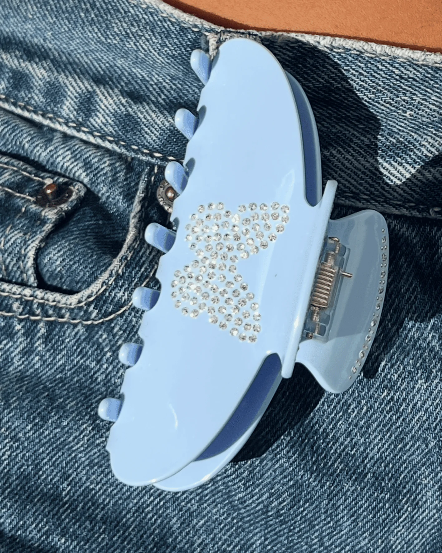 BUTTERFLY EFFECT CLAW CLAMP - Image 3