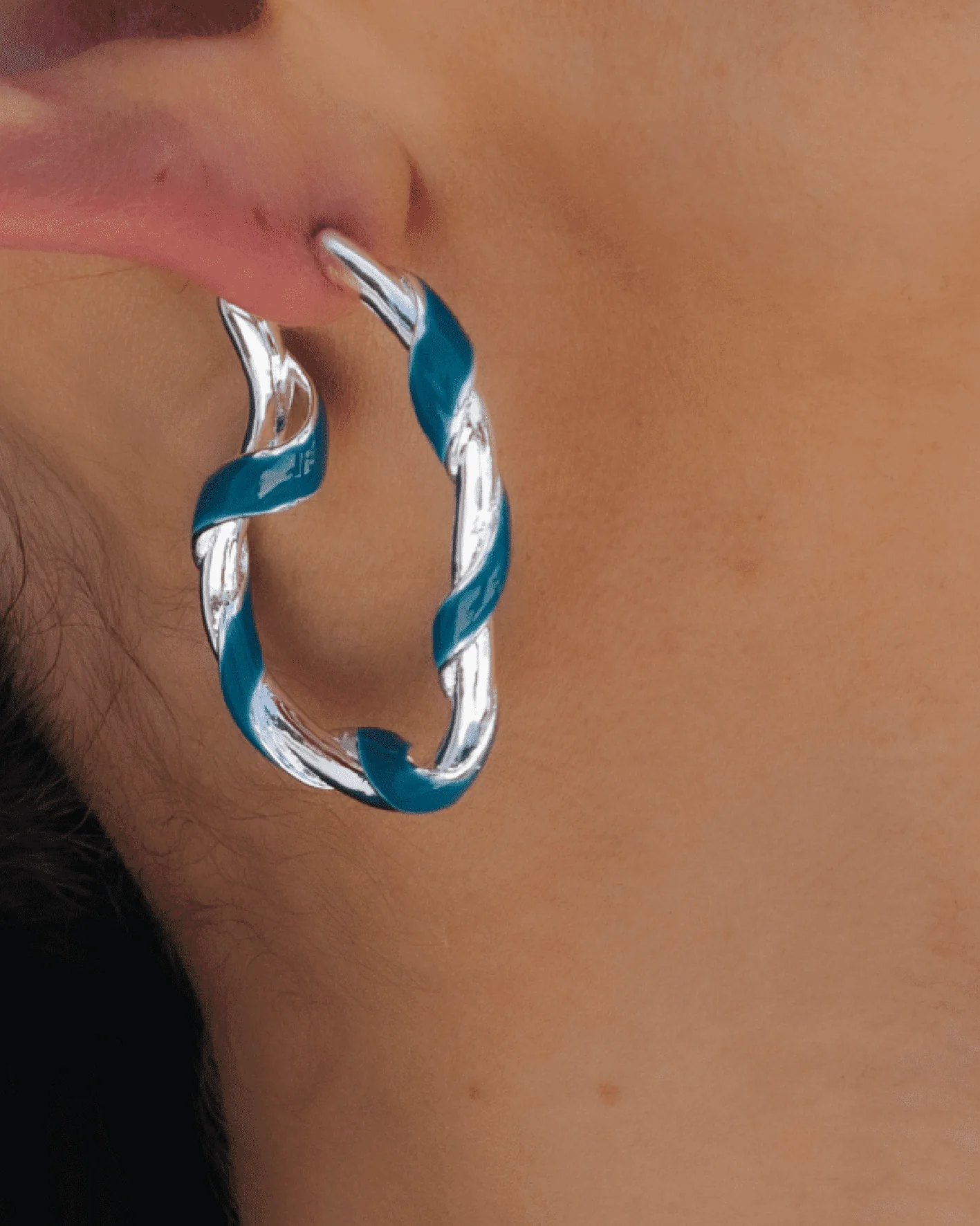 OBSESSION TWIST HOOPS - Image 8